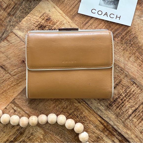🪈💛COACH Piped Polished Large Framed Wallet💛🪈 - Picture 4 of 11